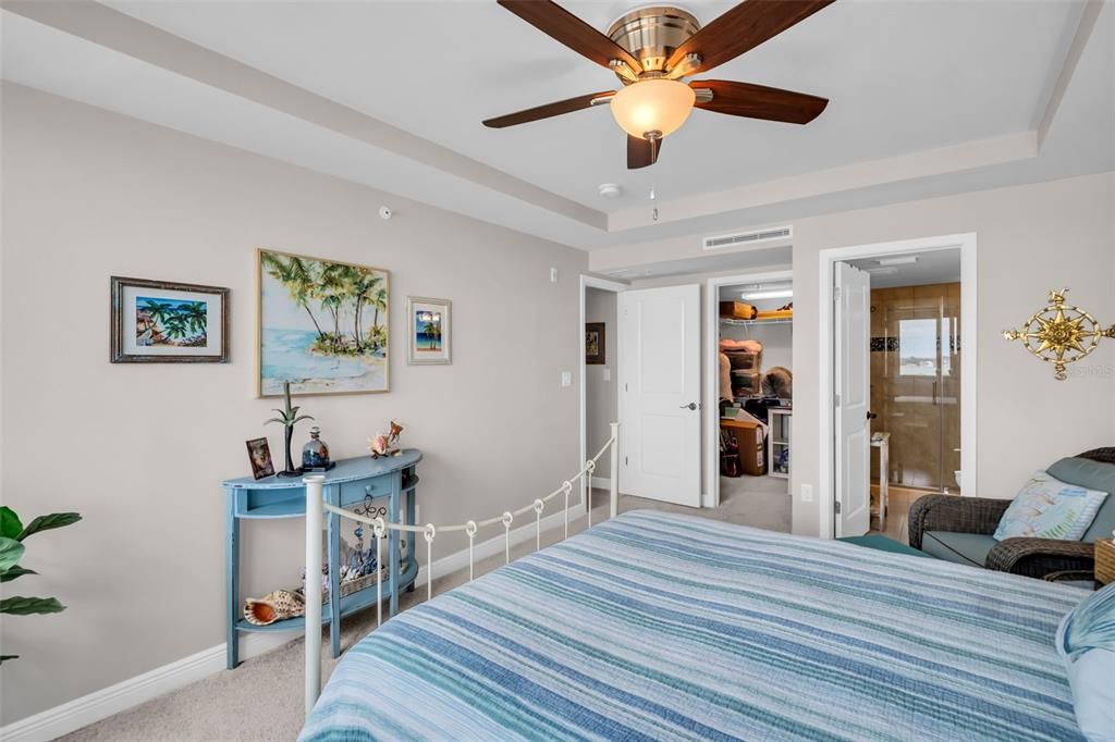 合同活跃: $1,075,000 (3 贝兹, 3 浴室, 1960 平方英尺)