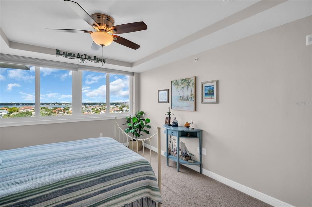 合同活跃: $1,075,000 (3 贝兹, 3 浴室, 1960 平方英尺)