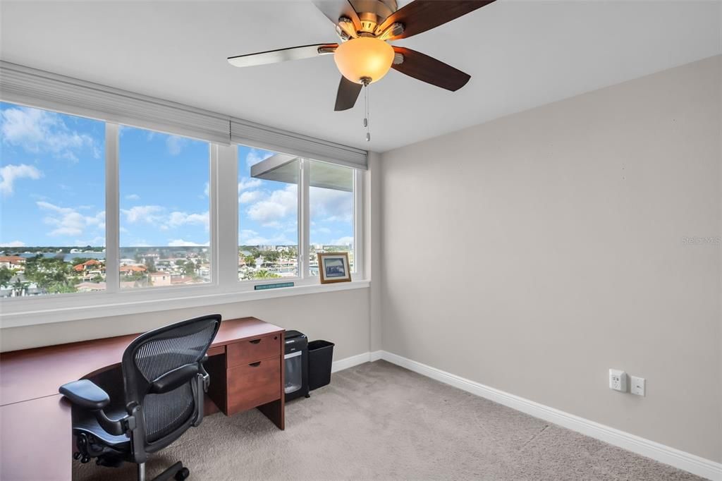 合同活跃: $1,075,000 (3 贝兹, 3 浴室, 1960 平方英尺)