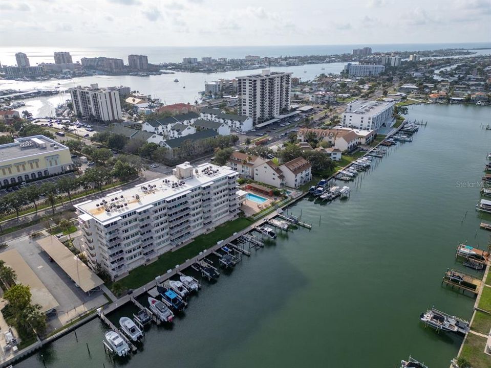 合同活跃: $1,075,000 (3 贝兹, 3 浴室, 1960 平方英尺)