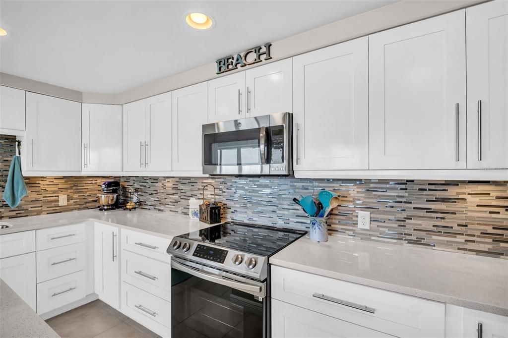 合同活跃: $1,075,000 (3 贝兹, 3 浴室, 1960 平方英尺)