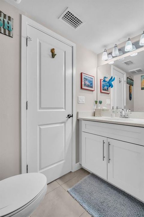 合同活跃: $1,075,000 (3 贝兹, 3 浴室, 1960 平方英尺)