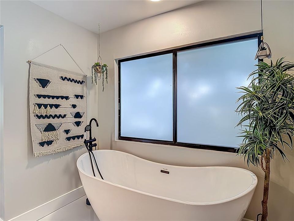 Active With Contract: $695,000 (3 beds, 2 baths, 2217 Square Feet)