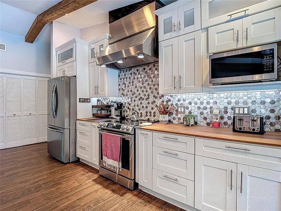 Active With Contract: $695,000 (3 beds, 2 baths, 2217 Square Feet)