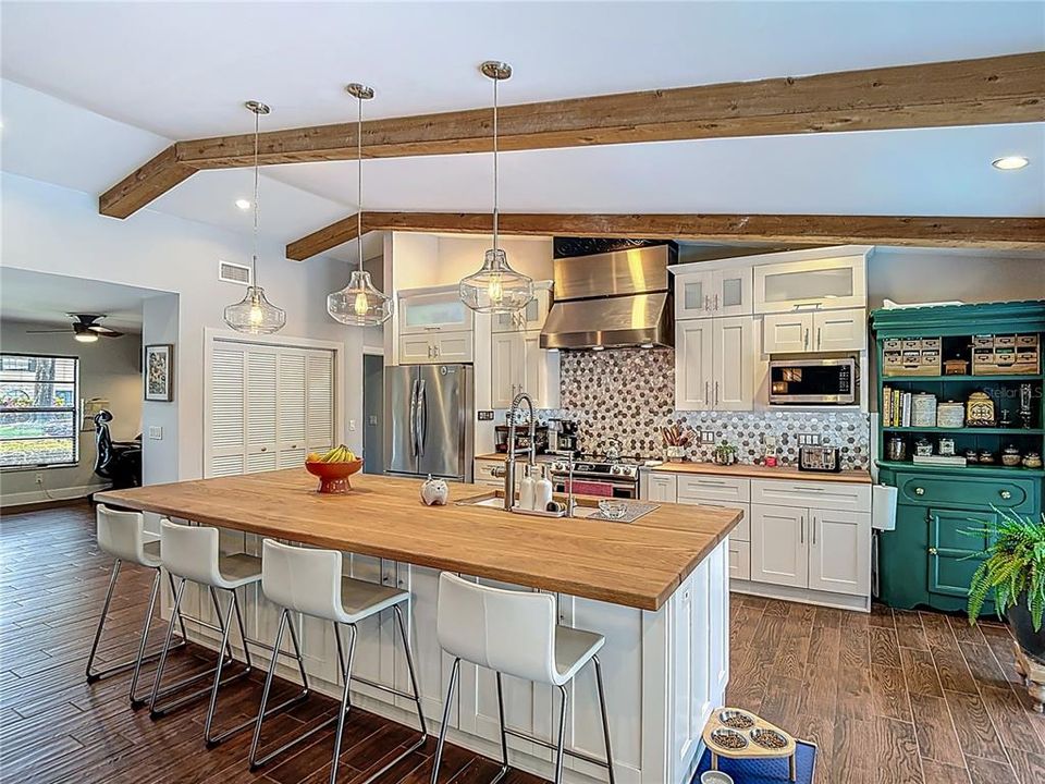 Active With Contract: $695,000 (3 beds, 2 baths, 2217 Square Feet)