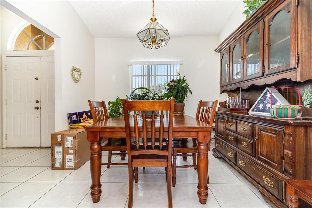 На продажу: $380,000 (3 спален, 2 ванн, 1702 Квадратных фут)