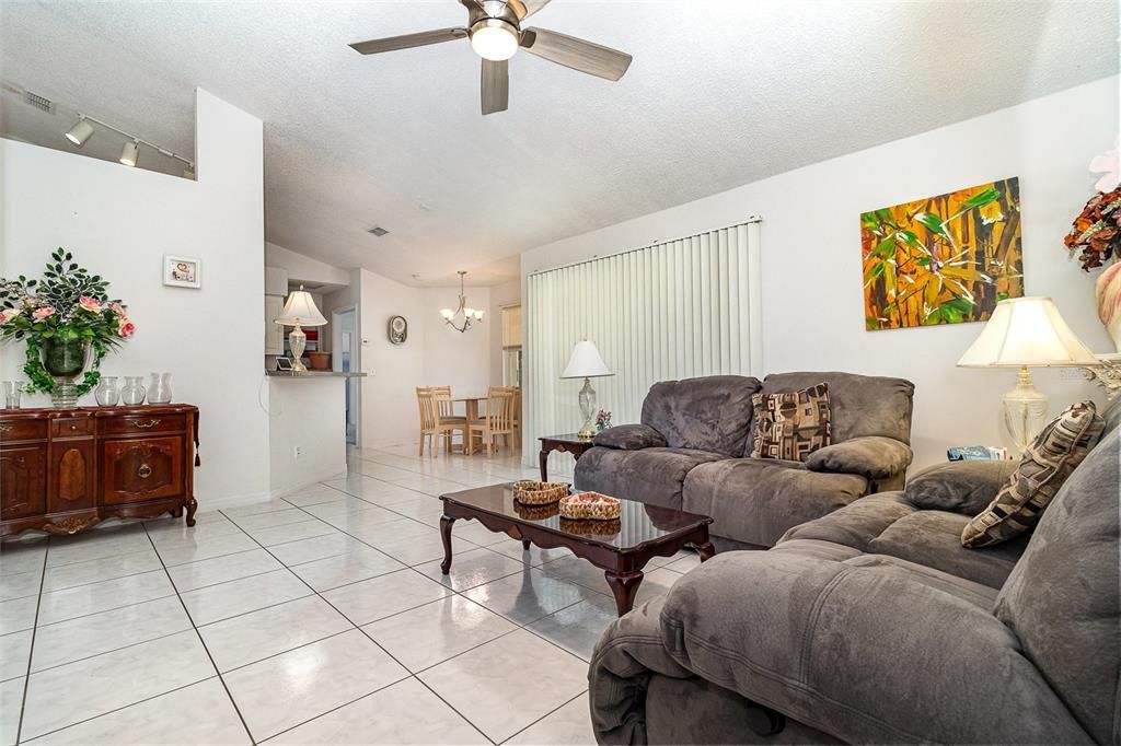 На продажу: $380,000 (3 спален, 2 ванн, 1702 Квадратных фут)