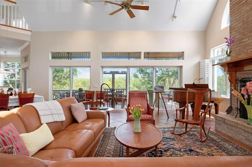 For Sale: $2,999,000 (3 beds, 3 baths, 2796 Square Feet)