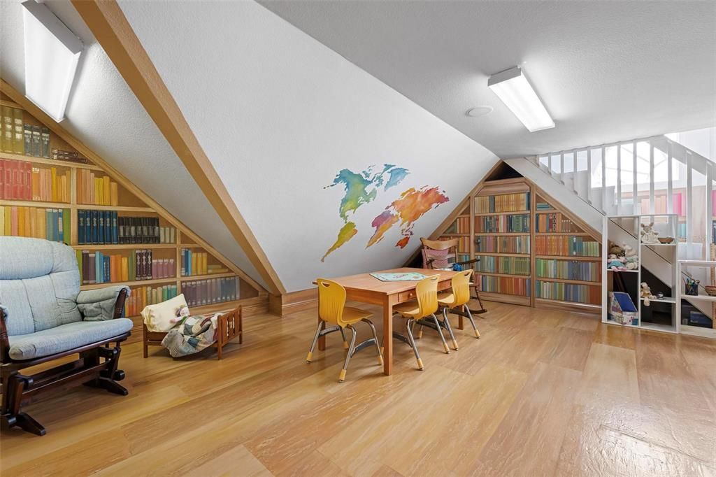 For Sale: $2,999,000 (3 beds, 3 baths, 2796 Square Feet)