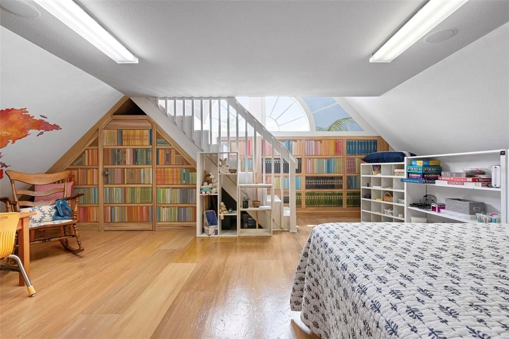 For Sale: $2,999,000 (3 beds, 3 baths, 2796 Square Feet)