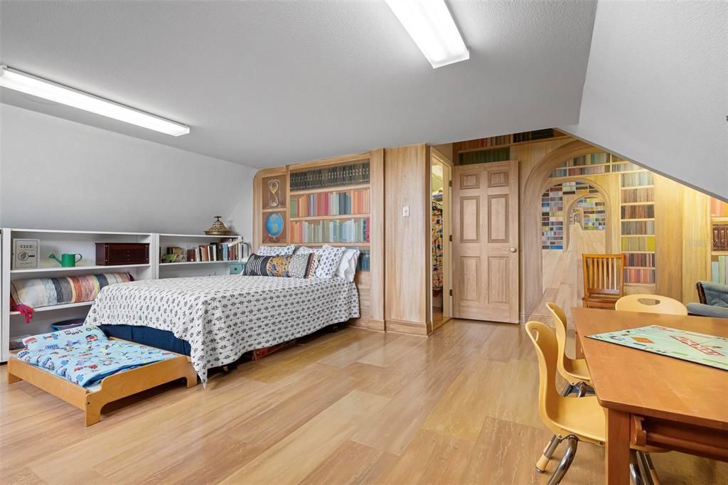 For Sale: $2,999,000 (3 beds, 3 baths, 2796 Square Feet)