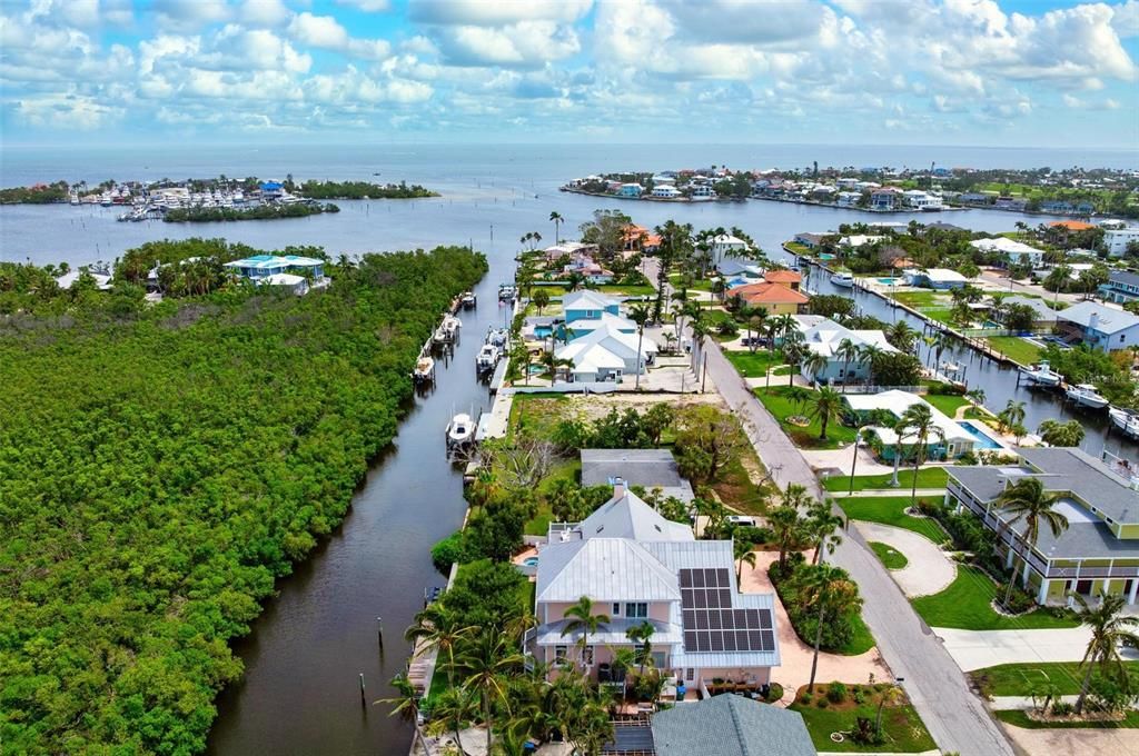 For Sale: $2,999,000 (3 beds, 3 baths, 2796 Square Feet)