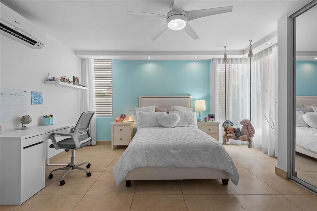 Active With Contract: $2,900,000 (4 beds, 5 baths, 3230 Square Feet)