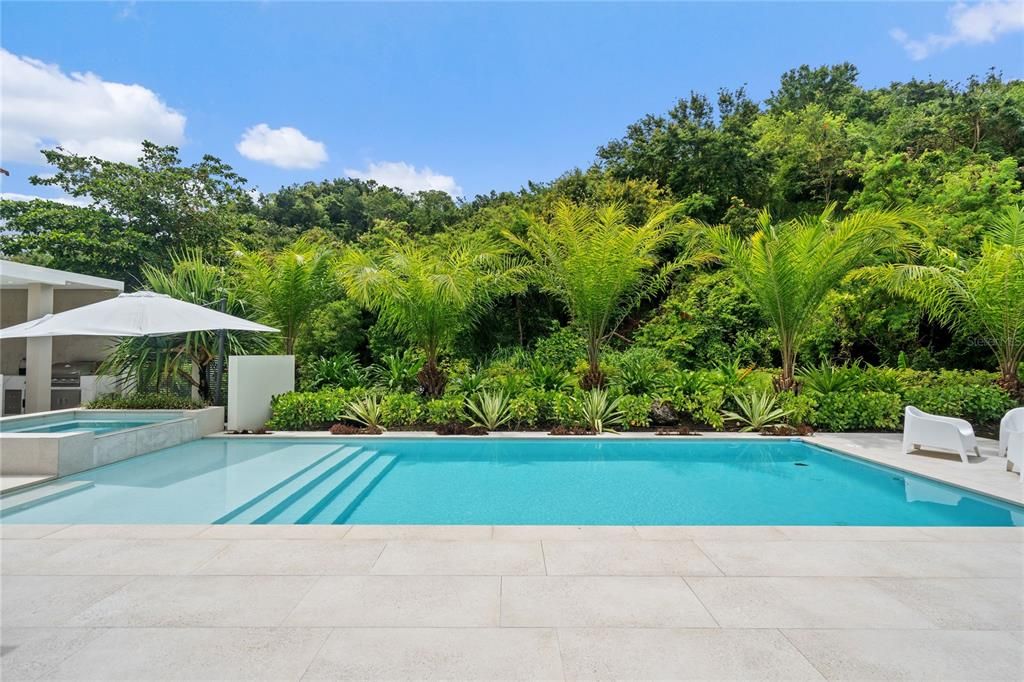 Active With Contract: $2,900,000 (4 beds, 5 baths, 3230 Square Feet)