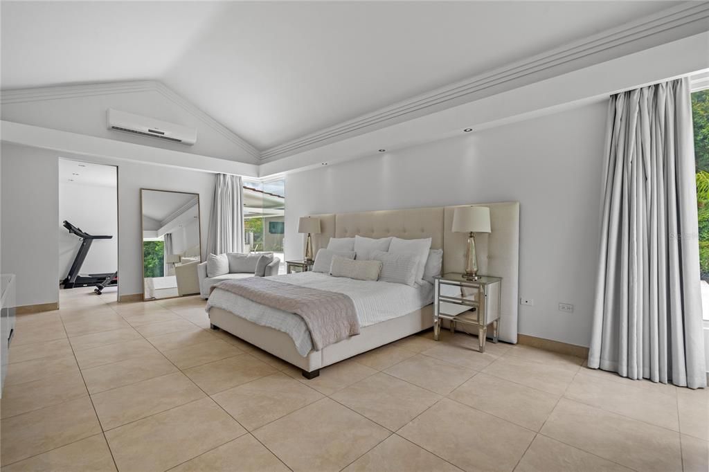 Active With Contract: $2,900,000 (4 beds, 5 baths, 3230 Square Feet)