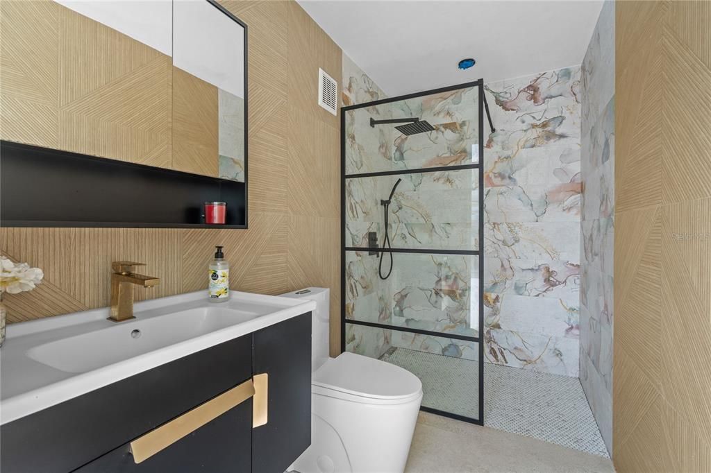 Active With Contract: $2,900,000 (4 beds, 5 baths, 3230 Square Feet)