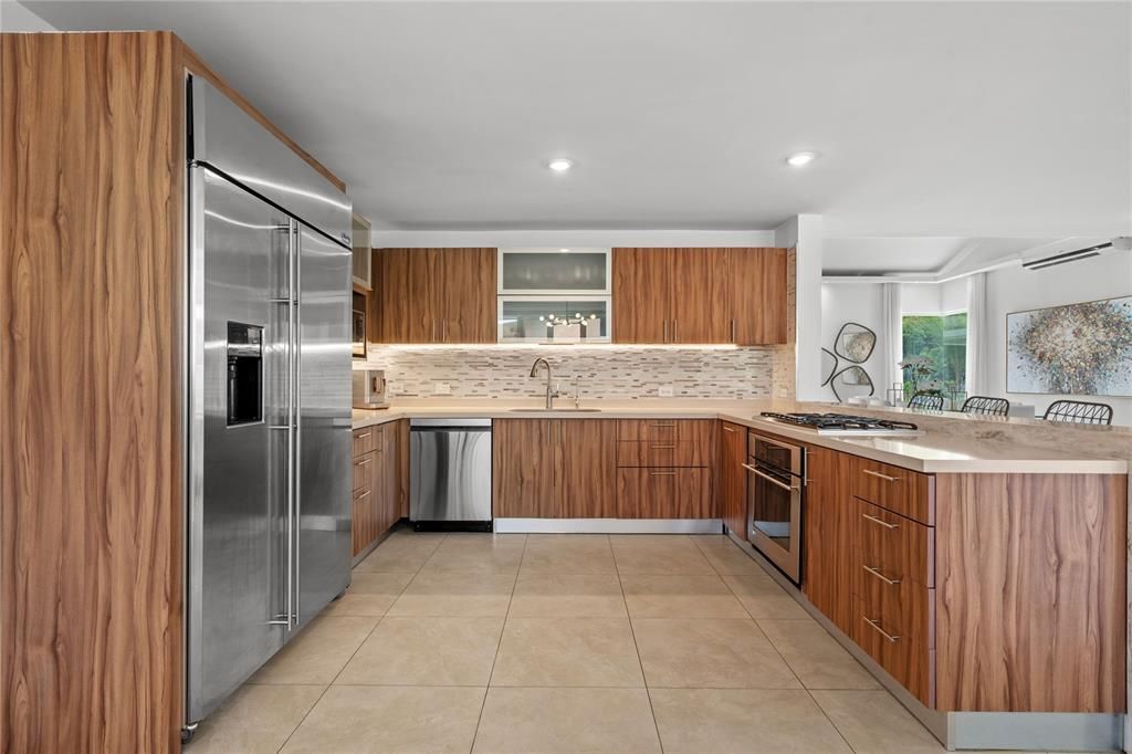 Active With Contract: $2,900,000 (4 beds, 5 baths, 3230 Square Feet)