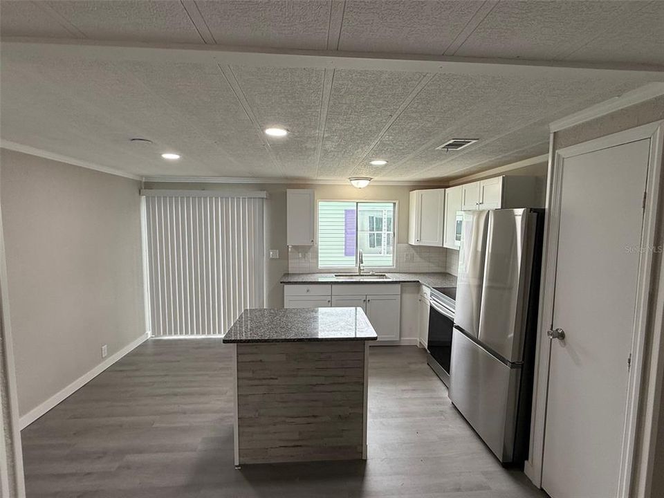 For Sale: $134,900 (2 beds, 2 baths, 1056 Square Feet)