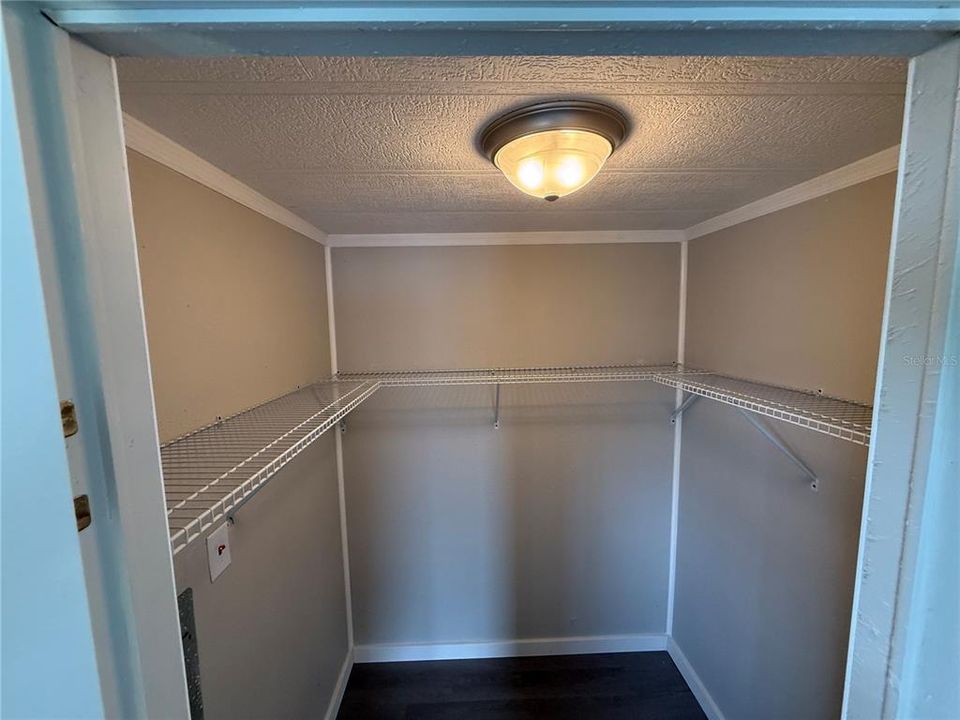 For Sale: $134,900 (2 beds, 2 baths, 1056 Square Feet)