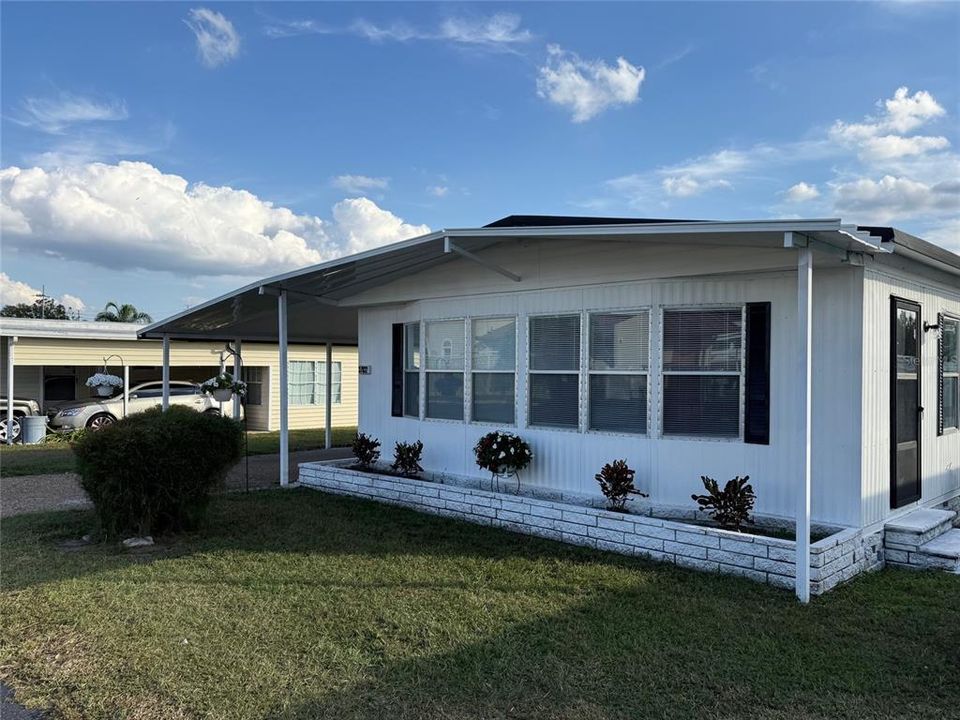 For Sale: $134,900 (2 beds, 2 baths, 1056 Square Feet)