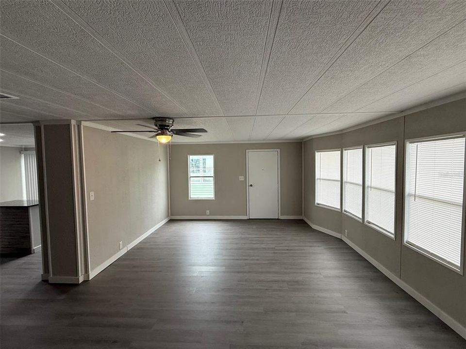 For Sale: $134,900 (2 beds, 2 baths, 1056 Square Feet)