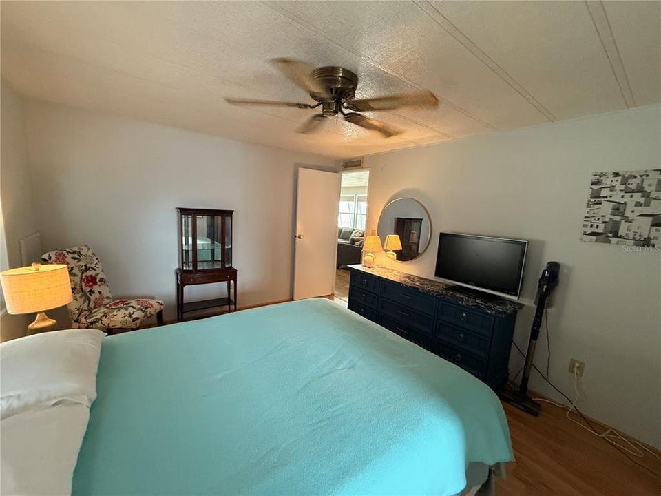 Activo con contrato: $135,000 (2 camas, 2 baños, 919 Pies cuadrados)