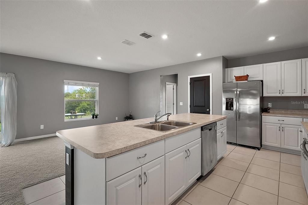 En Venta: $465,000 (5 camas, 3 baños, 2734 Pies cuadrados)