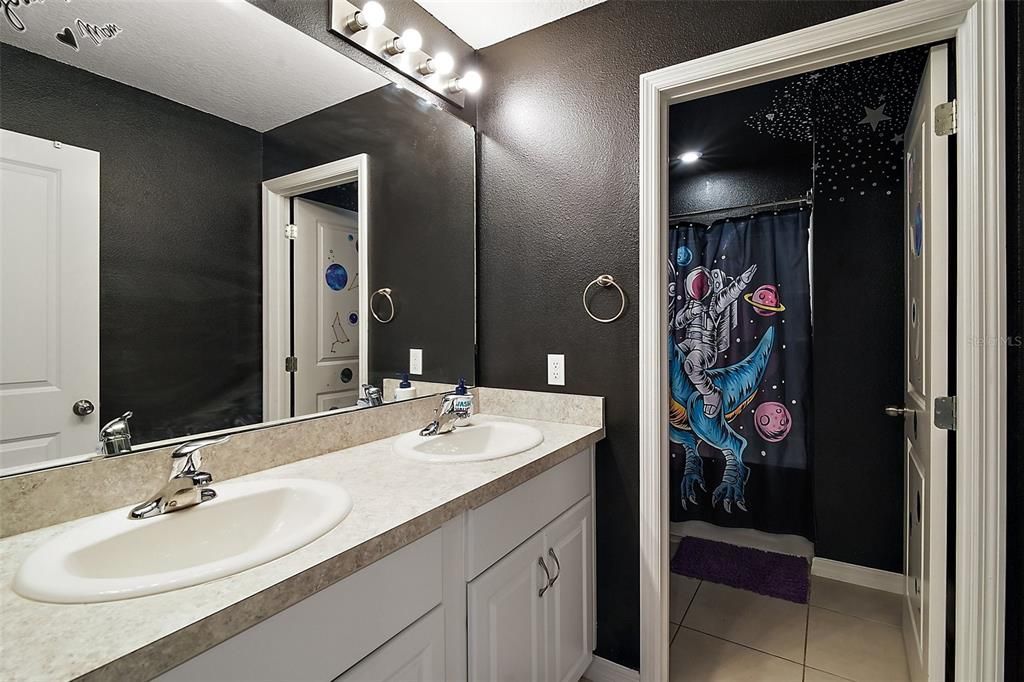 En Venta: $465,000 (5 camas, 3 baños, 2734 Pies cuadrados)