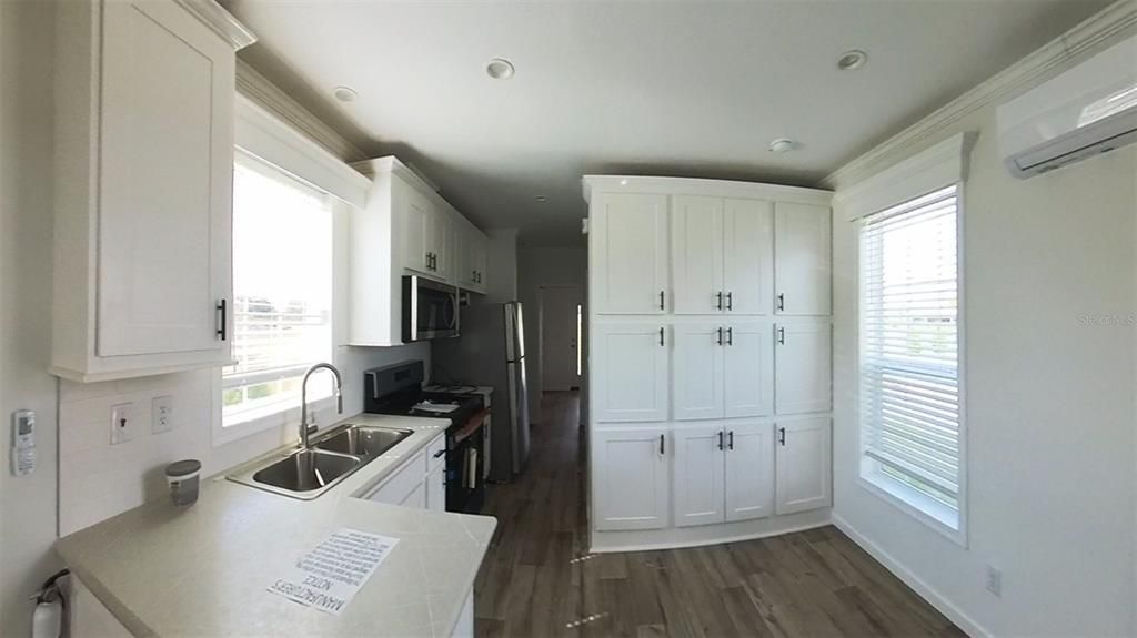 待售: $184,000 (1 贝兹, 1 浴室, 384 平方英尺)