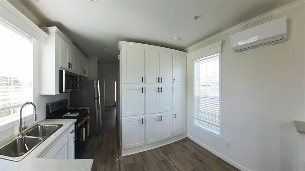 待售: $184,000 (1 贝兹, 1 浴室, 384 平方英尺)