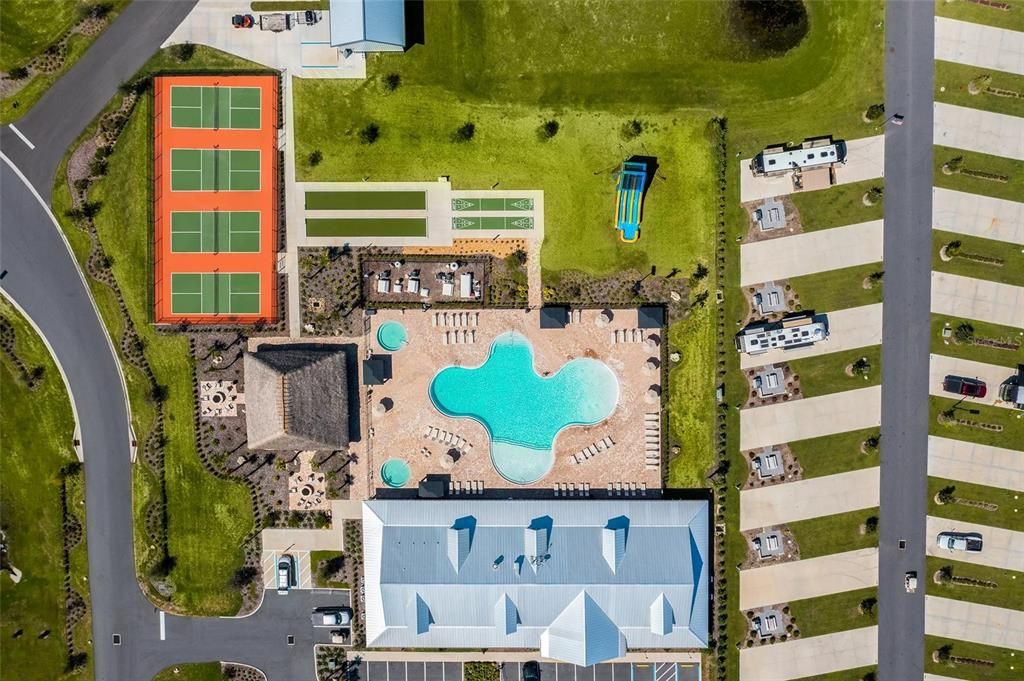 待售: $184,000 (1 贝兹, 1 浴室, 384 平方英尺)