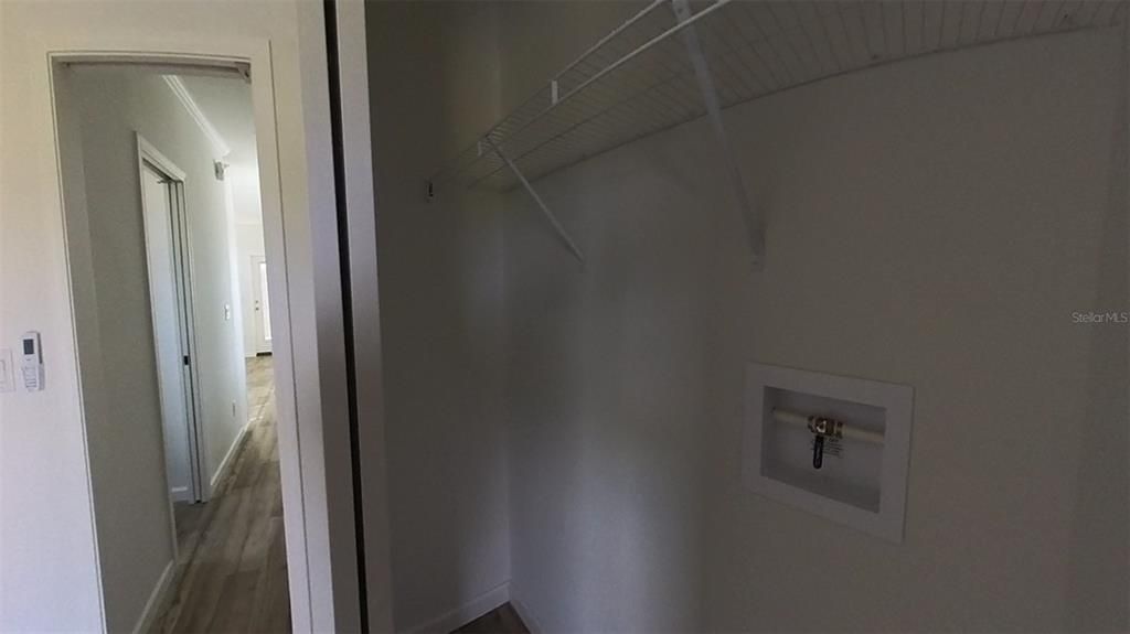 待售: $184,000 (1 贝兹, 1 浴室, 384 平方英尺)