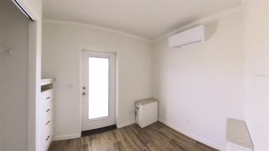 待售: $184,000 (1 贝兹, 1 浴室, 384 平方英尺)