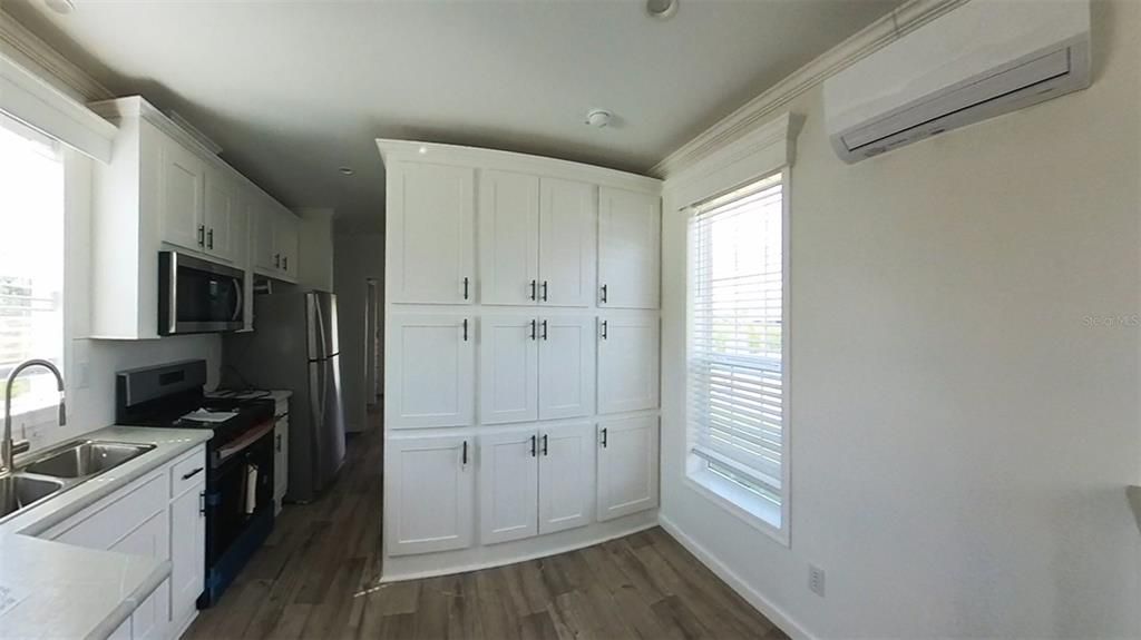 待售: $184,000 (1 贝兹, 1 浴室, 384 平方英尺)