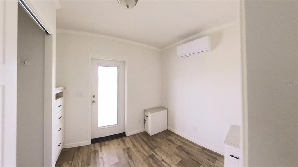 待售: $184,000 (1 贝兹, 1 浴室, 384 平方英尺)