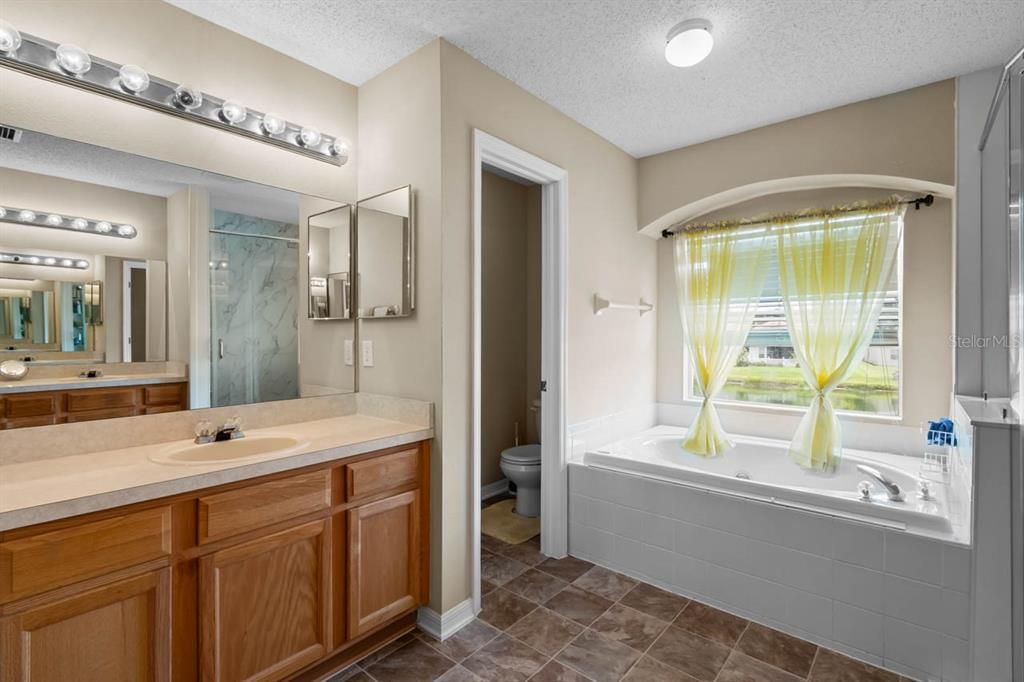 En Venta: $425,000 (4 camas, 2 baños, 2550 Pies cuadrados)