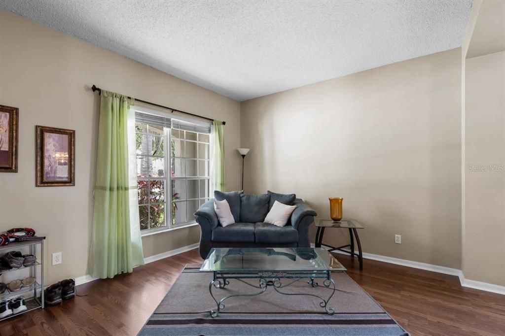 En Venta: $425,000 (4 camas, 2 baños, 2550 Pies cuadrados)