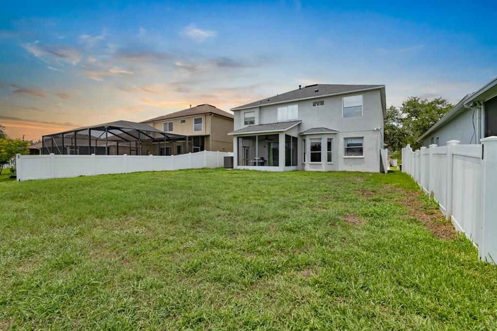 En Venta: $425,000 (4 camas, 2 baños, 2550 Pies cuadrados)