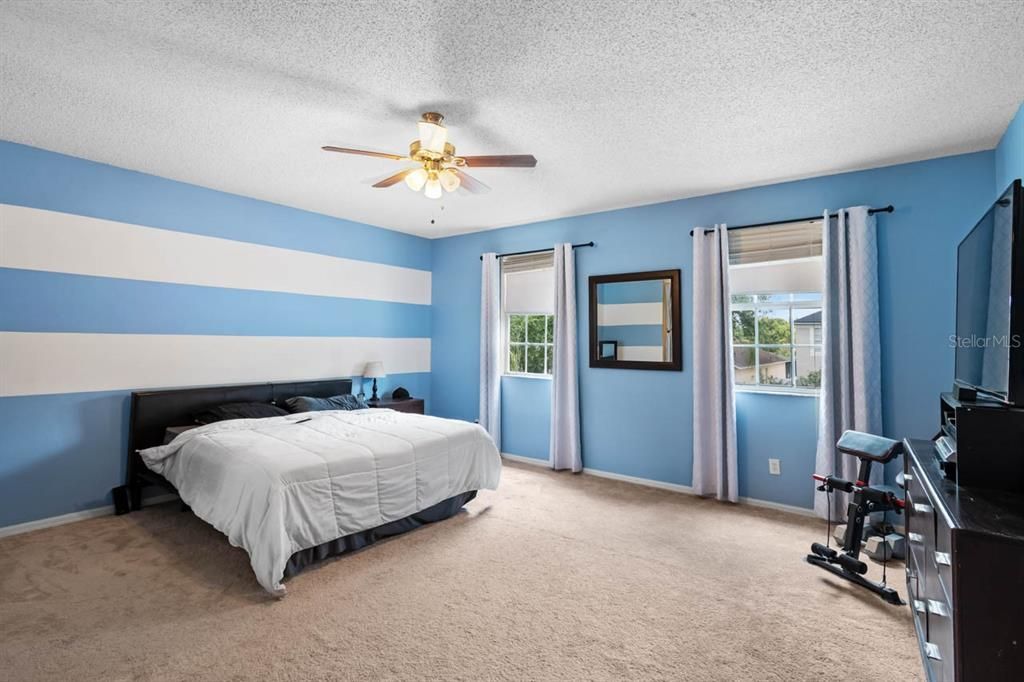 En Venta: $425,000 (4 camas, 2 baños, 2550 Pies cuadrados)