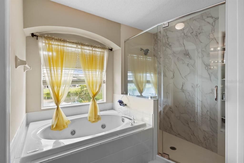 En Venta: $425,000 (4 camas, 2 baños, 2550 Pies cuadrados)