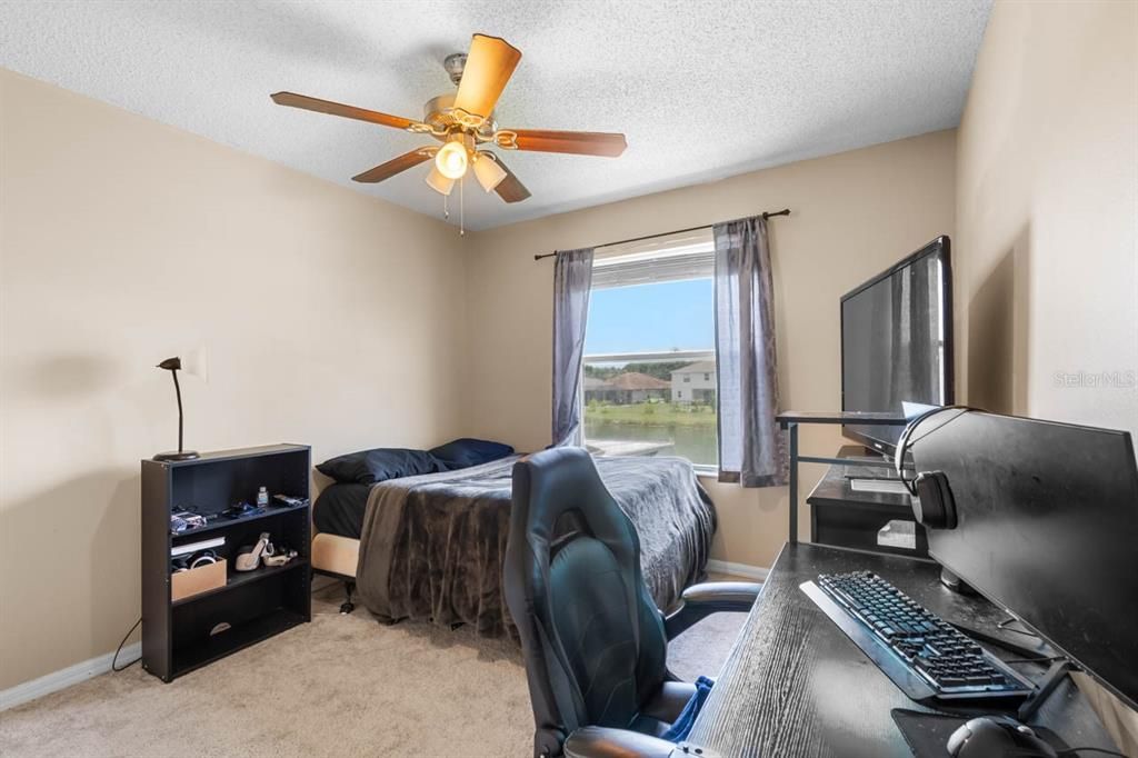 En Venta: $425,000 (4 camas, 2 baños, 2550 Pies cuadrados)