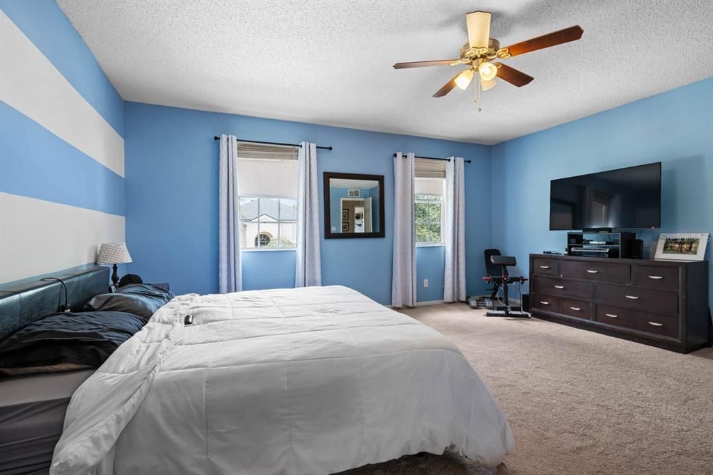 En Venta: $425,000 (4 camas, 2 baños, 2550 Pies cuadrados)