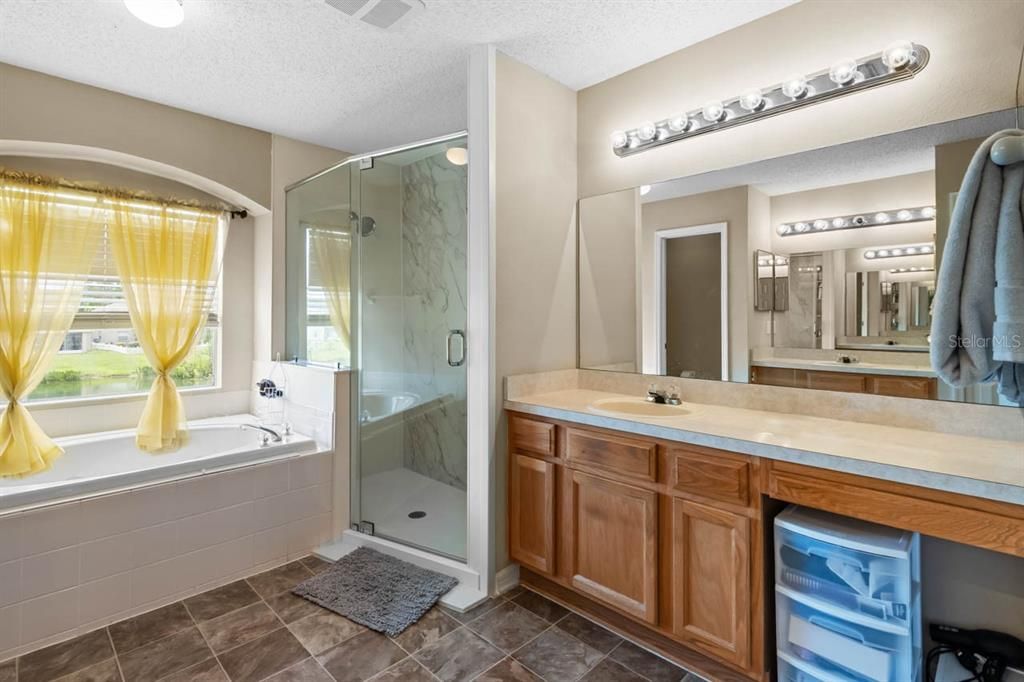 En Venta: $425,000 (4 camas, 2 baños, 2550 Pies cuadrados)