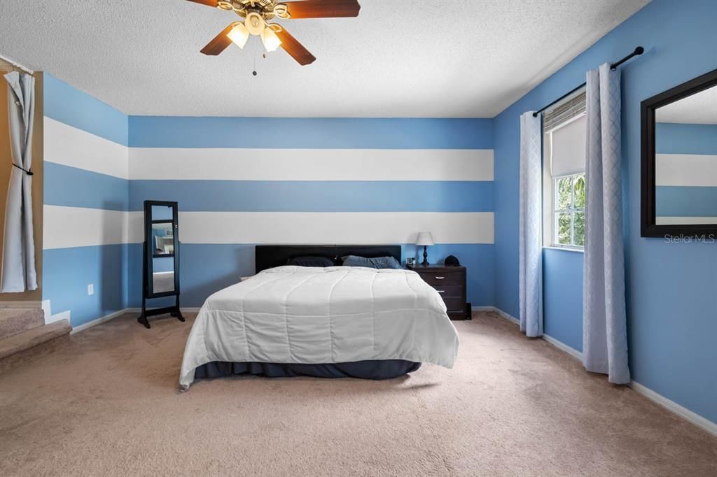 En Venta: $425,000 (4 camas, 2 baños, 2550 Pies cuadrados)