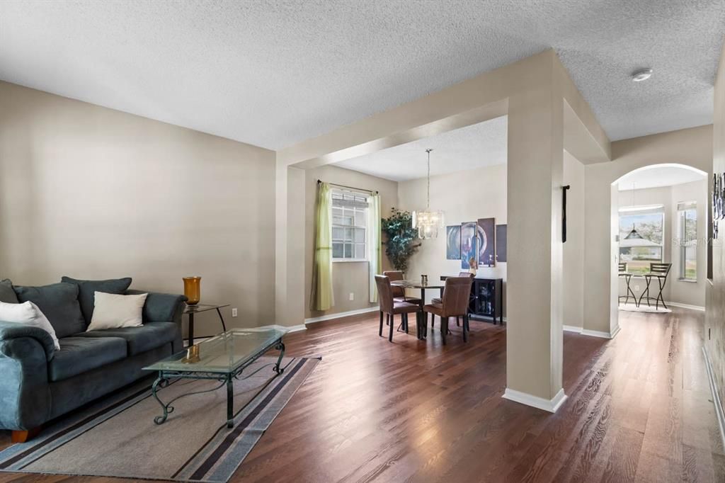 En Venta: $425,000 (4 camas, 2 baños, 2550 Pies cuadrados)