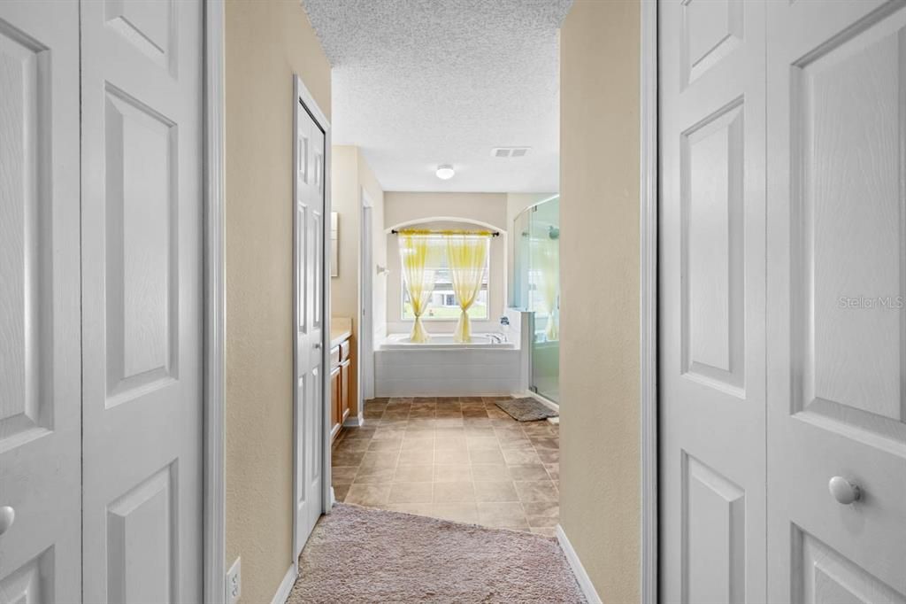 En Venta: $425,000 (4 camas, 2 baños, 2550 Pies cuadrados)