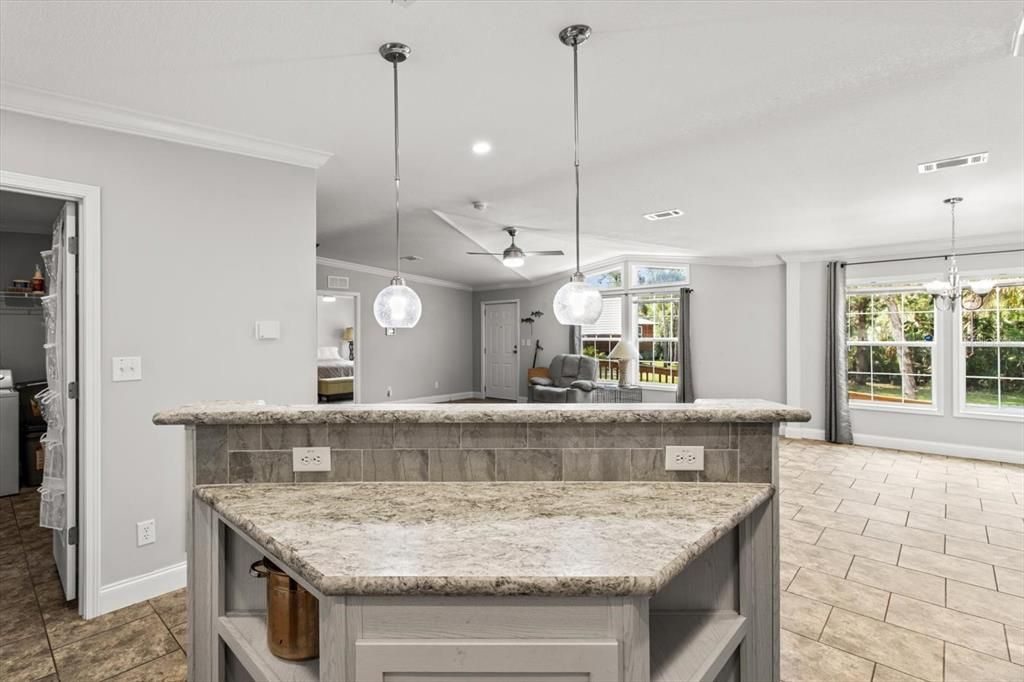 待售: $357,000 (3 贝兹, 2 浴室, 1800 平方英尺)