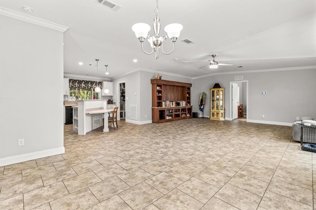 待售: $357,000 (3 贝兹, 2 浴室, 1800 平方英尺)