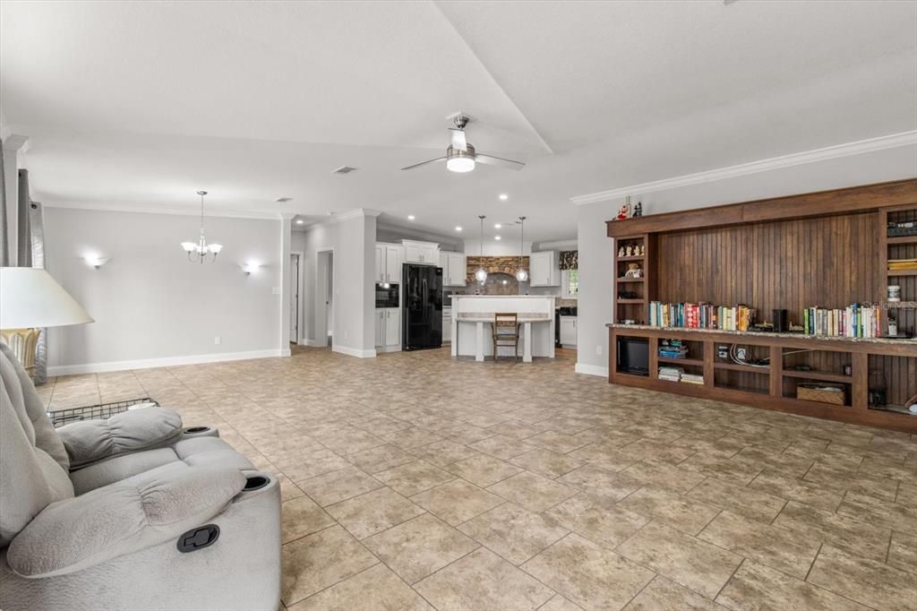 待售: $357,000 (3 贝兹, 2 浴室, 1800 平方英尺)