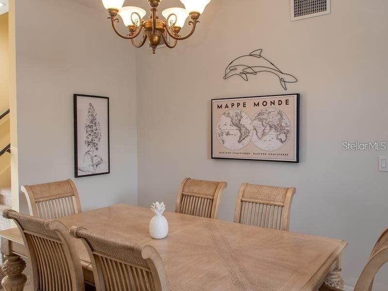 出租: $4,400 (4 贝兹, 3 浴室, 3036 平方英尺)